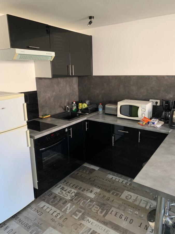 Appartement Tout Confort En Mezzanine A 20Mn A Pied Du Centre-Ville Avec Tv Et Wifi La Rochelle  Eksteriør billede